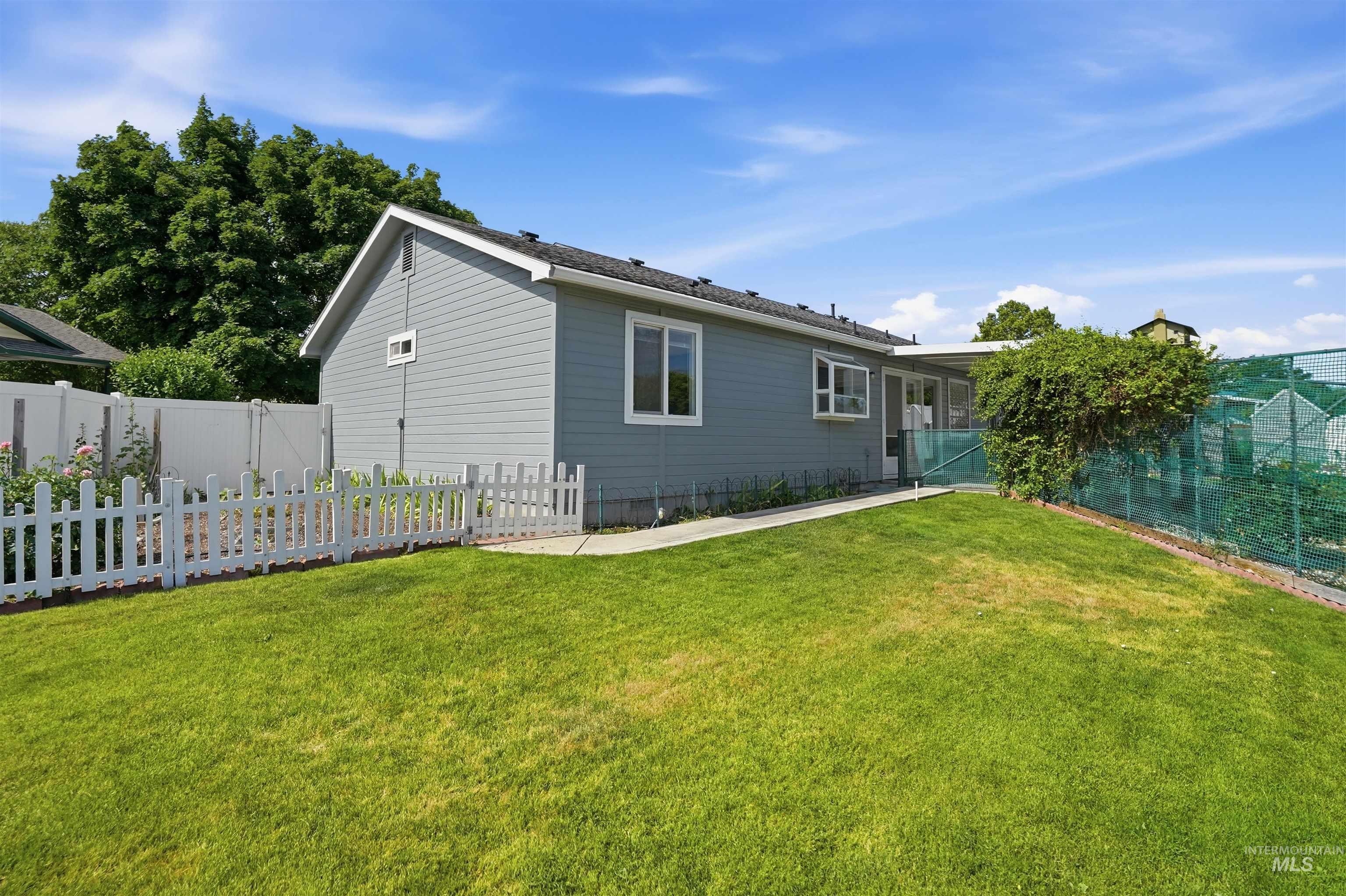 414 Meadowbrook Place