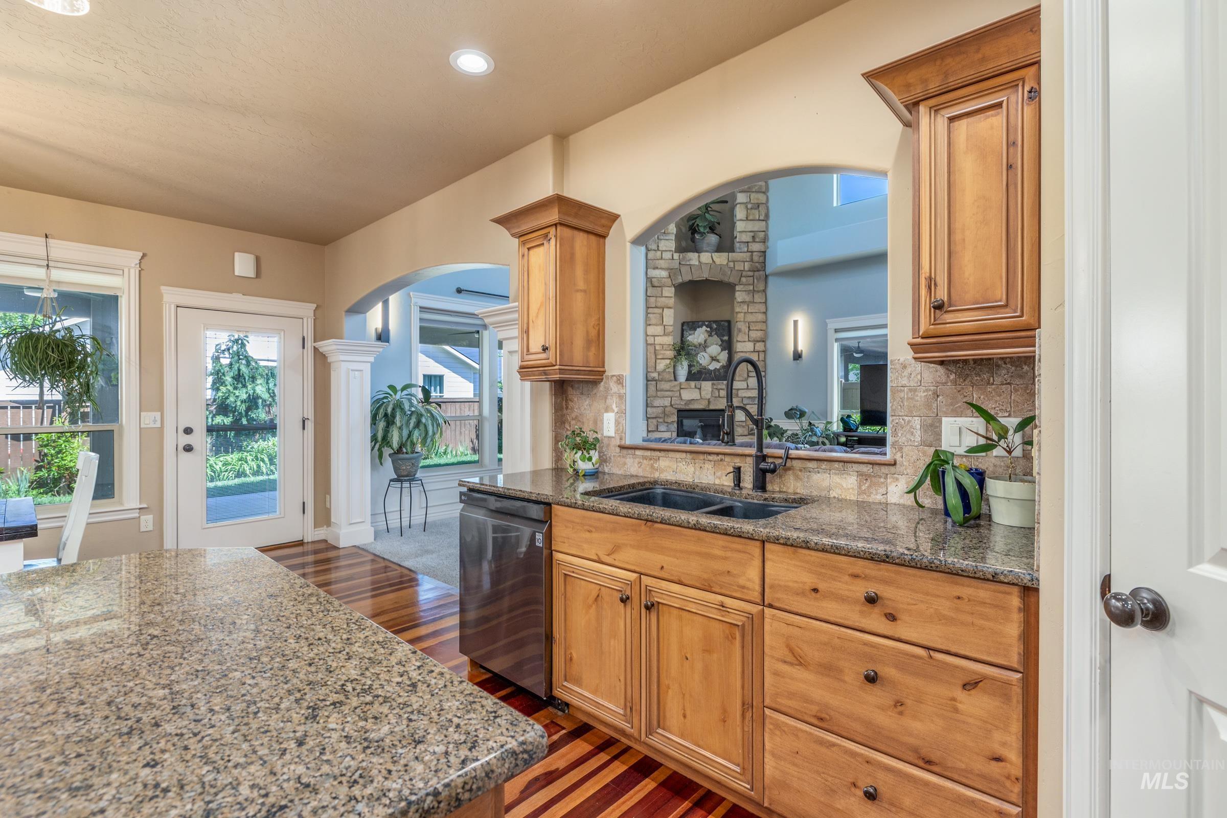 1054 E Pasacana Dr