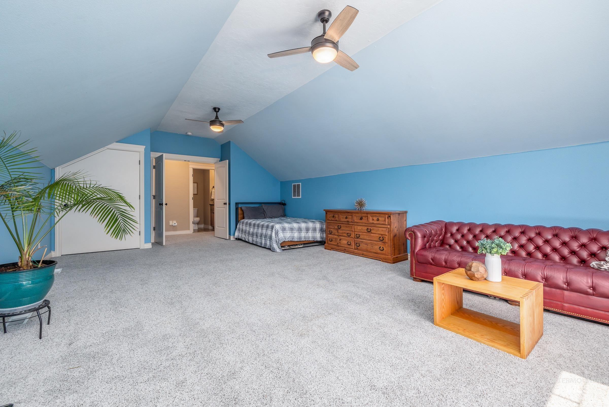 1054 E Pasacana Dr