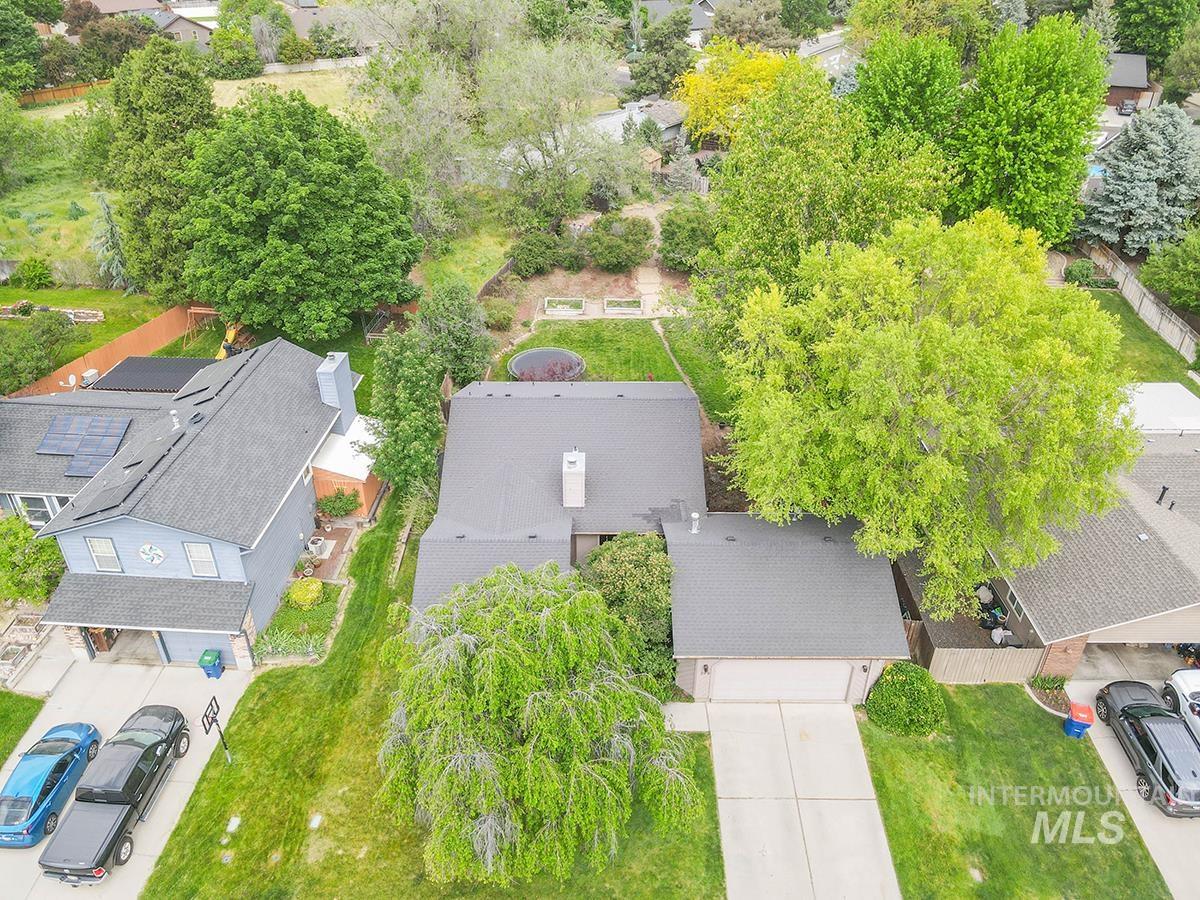 398 Mango Dr