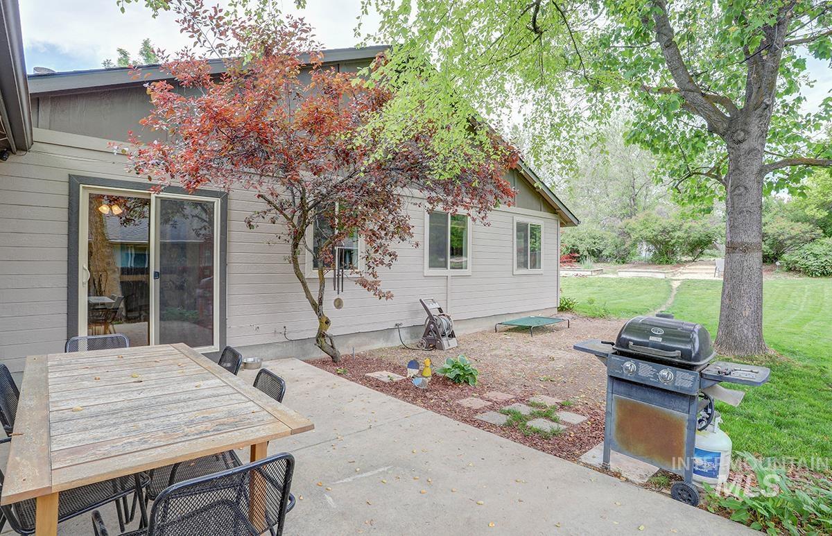 398 Mango Dr
