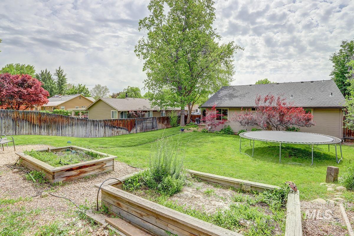 398 Mango Dr