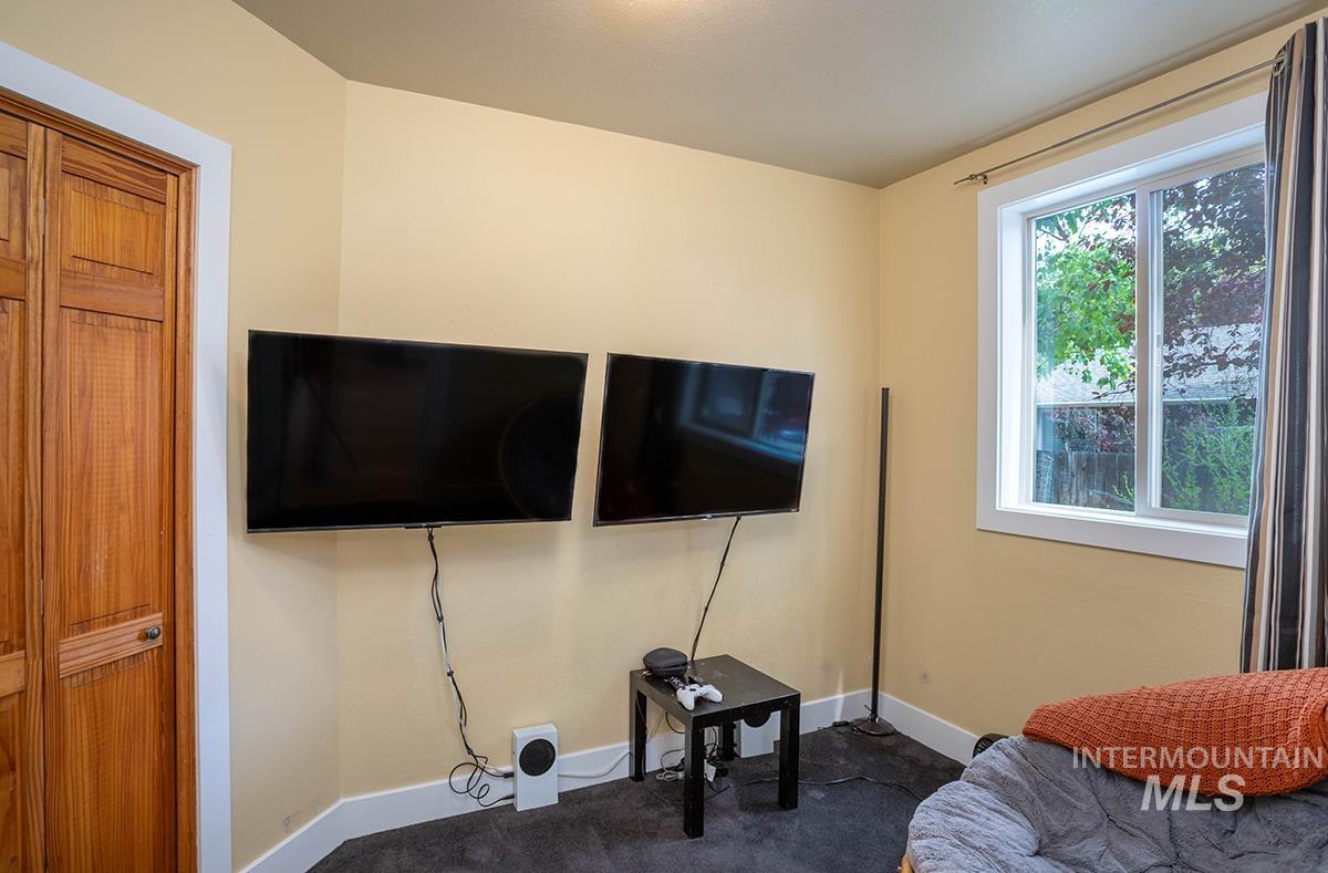 398 Mango Dr