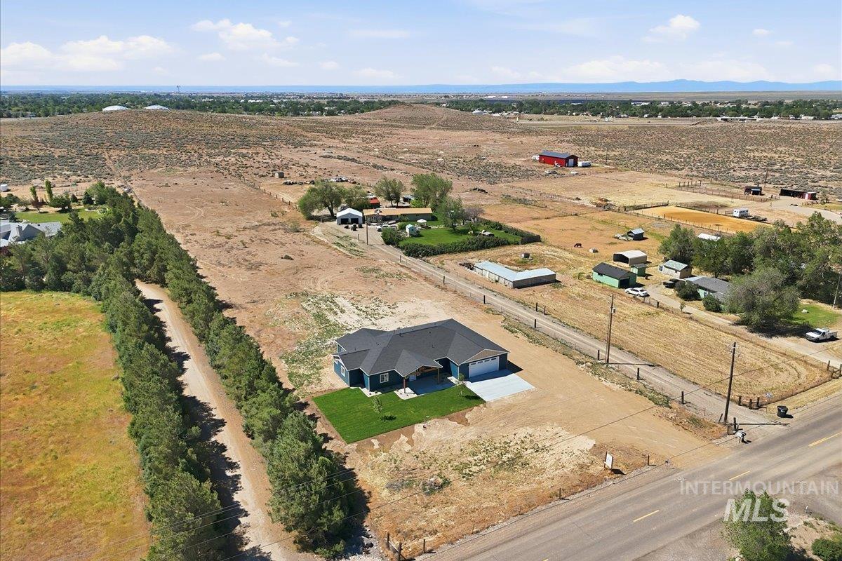 925 NE Beaman Rd.