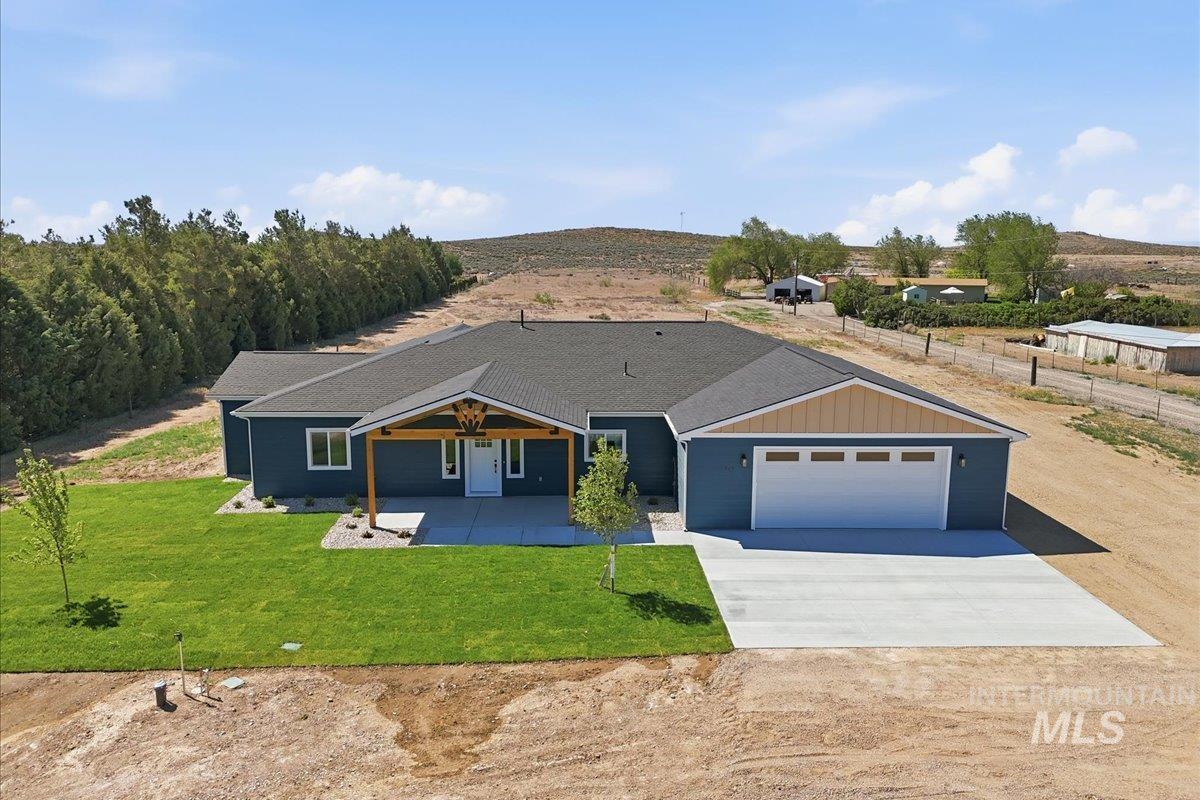 925 NE Beaman Rd.