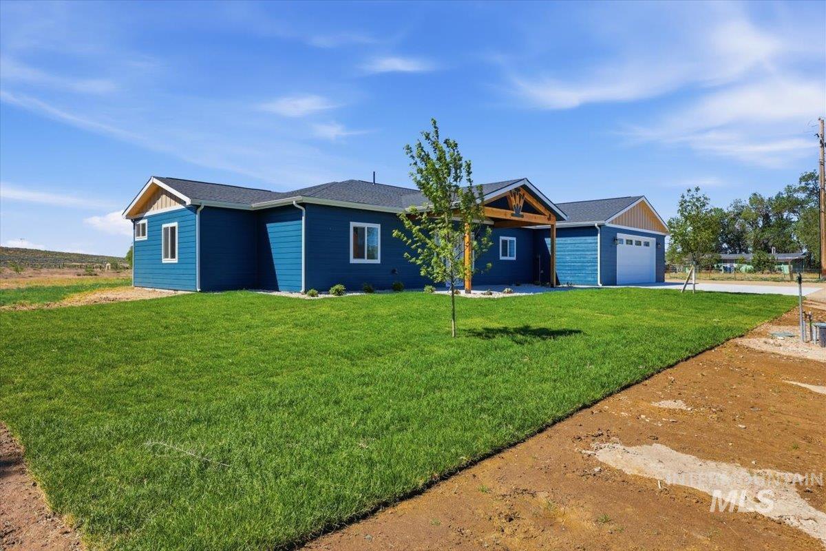 925 NE Beaman Rd.