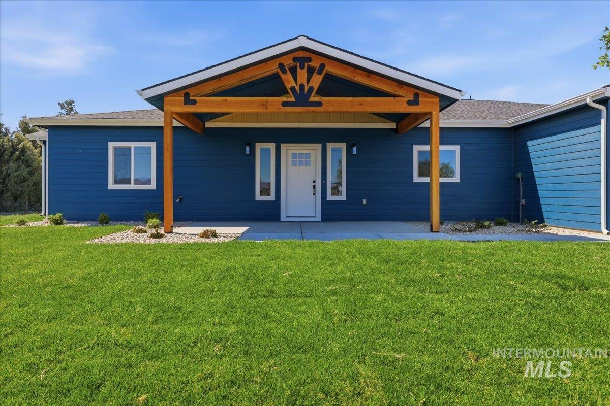 925 NE Beaman Rd.
