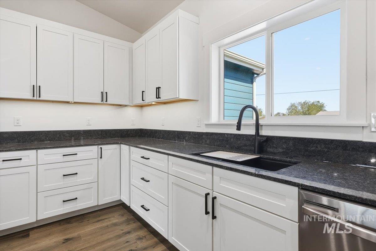 925 NE Beaman Rd.