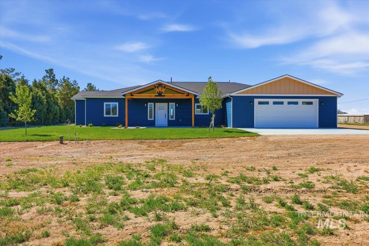 925 NE Beaman Rd.