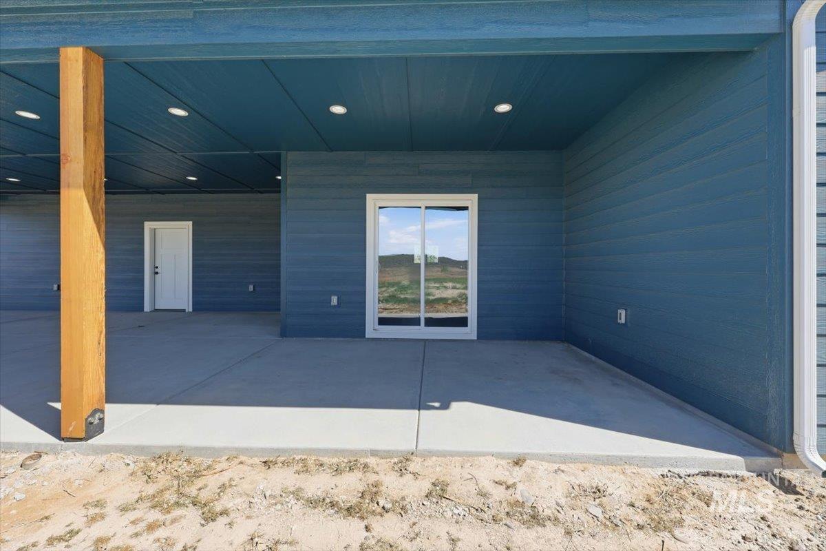 925 NE Beaman Rd.