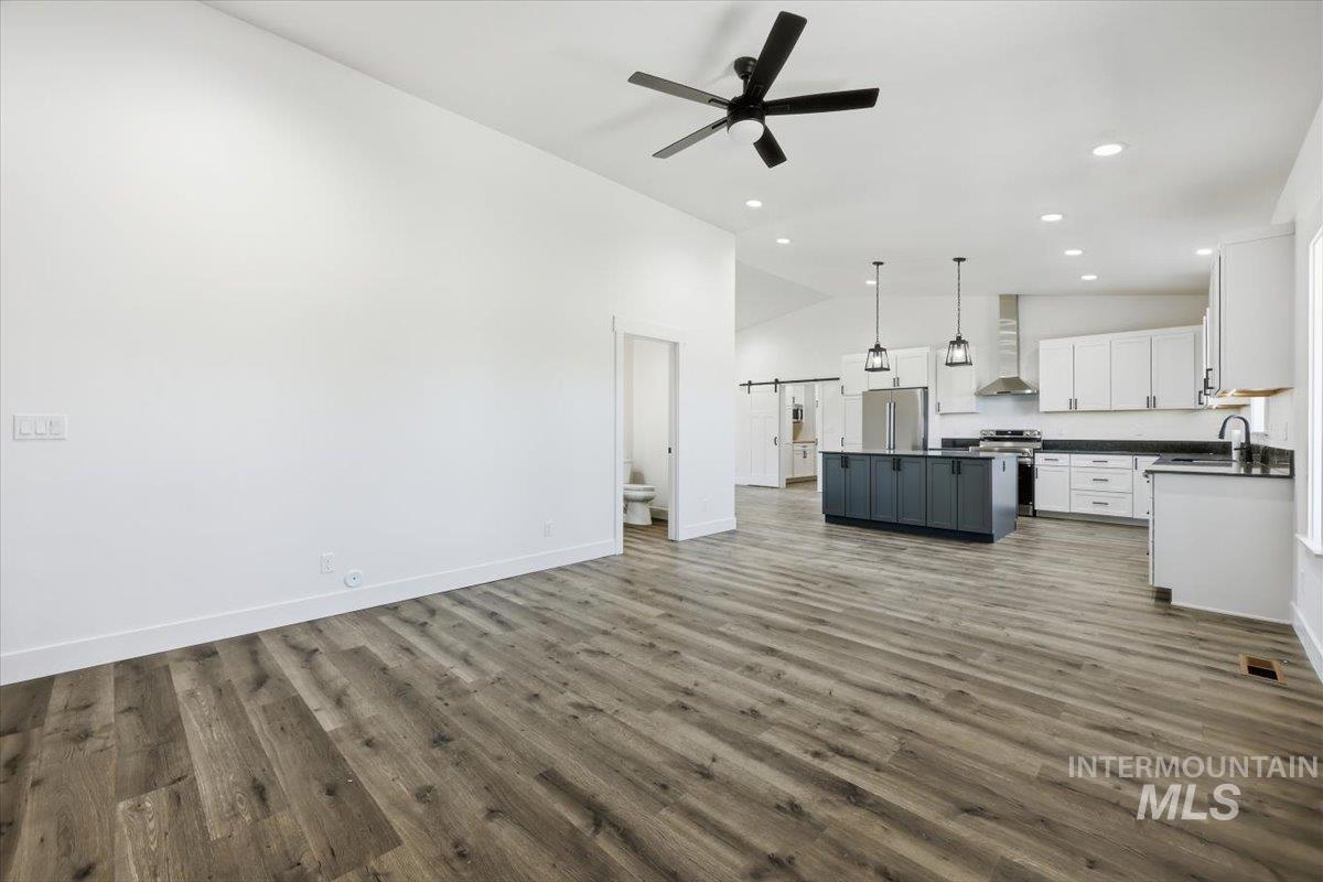 925 NE Beaman Rd.