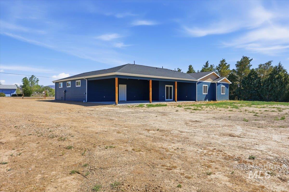 925 NE Beaman Rd.