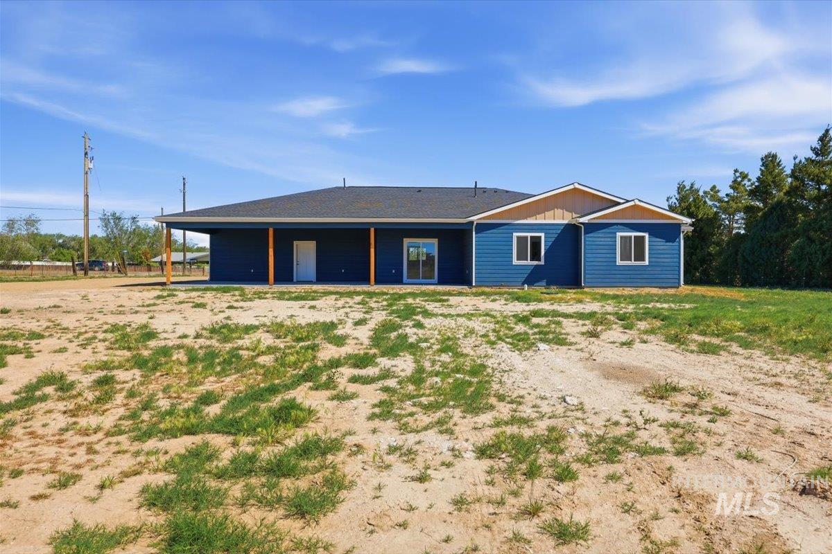 925 NE Beaman Rd.