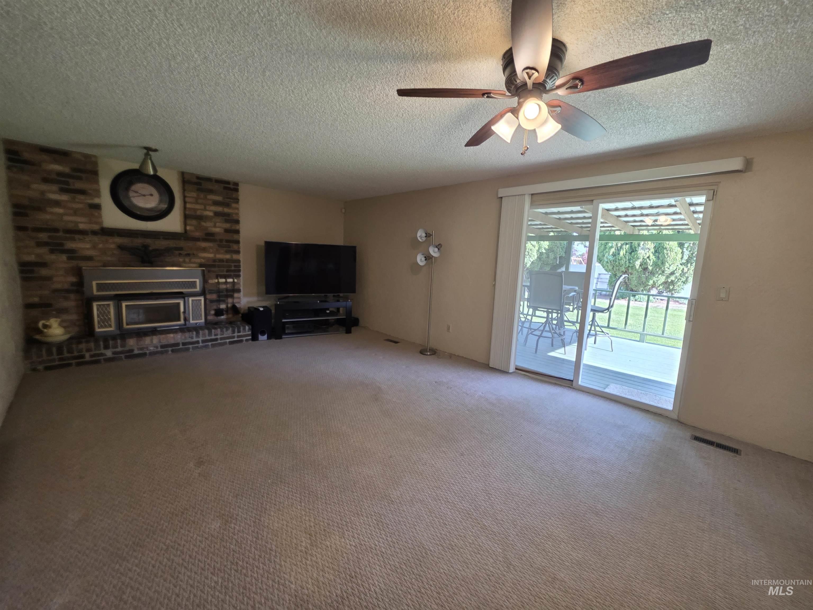1012 W Camelot Dr
