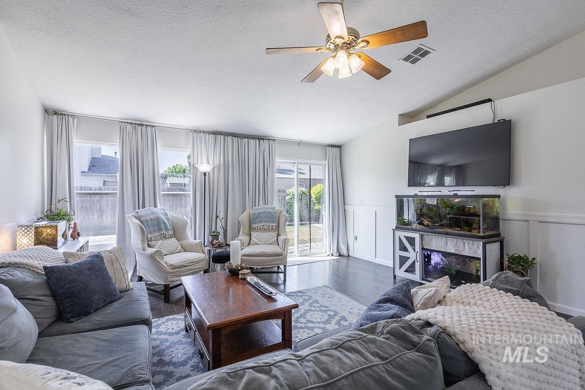 3200 Arcadian Dr