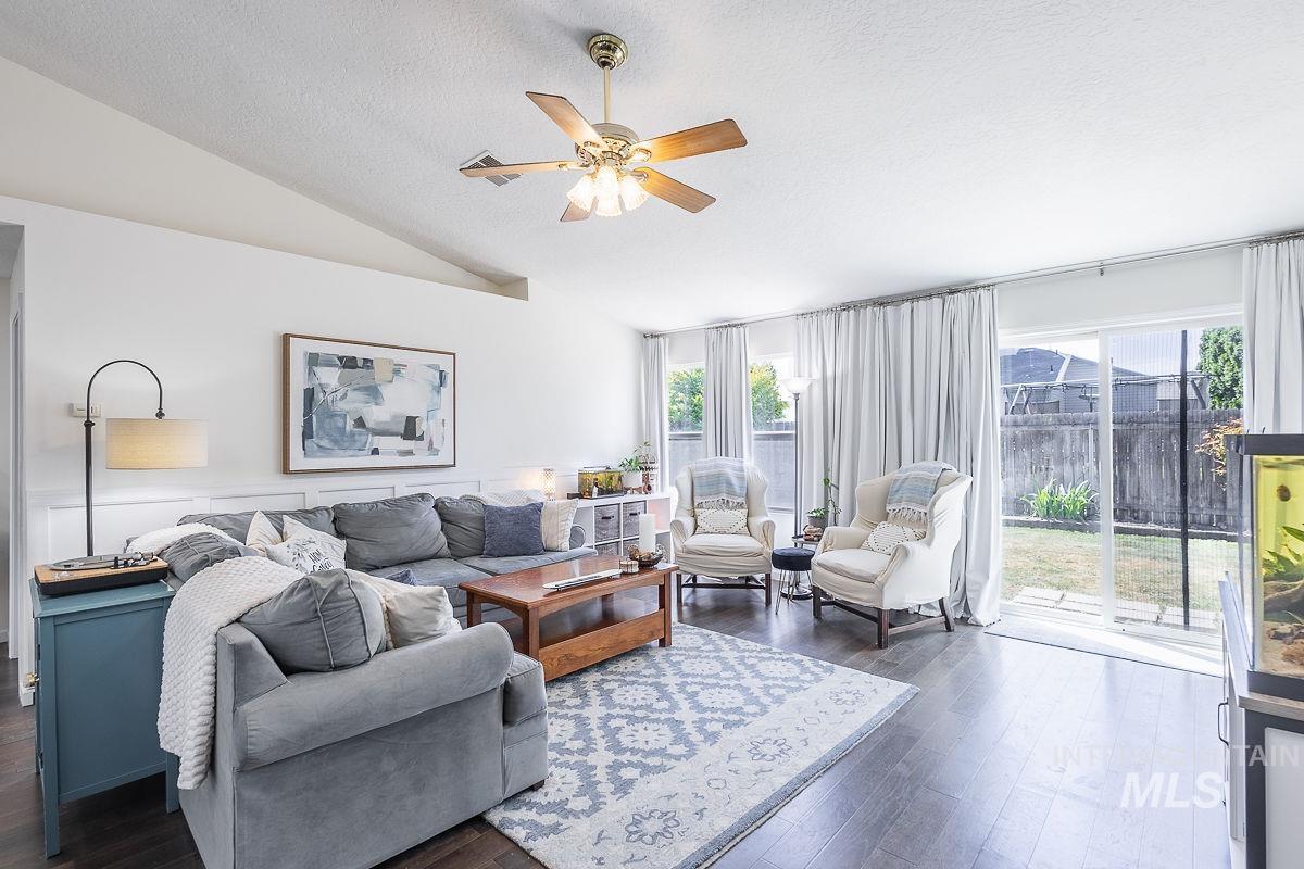 3200 Arcadian Dr