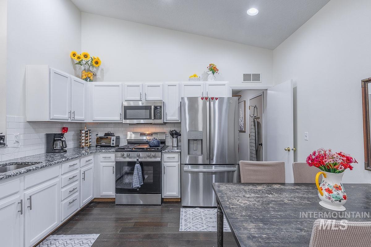 3200 Arcadian Dr