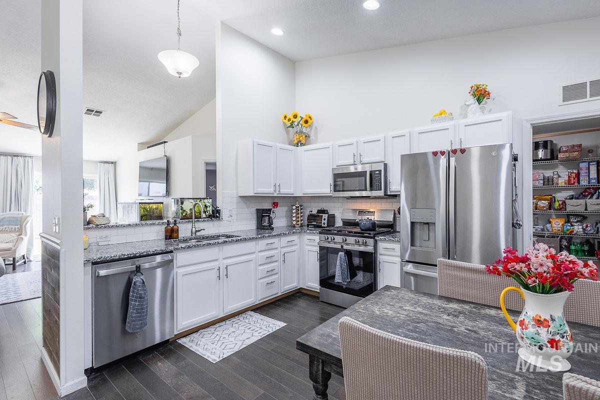 3200 Arcadian Dr
