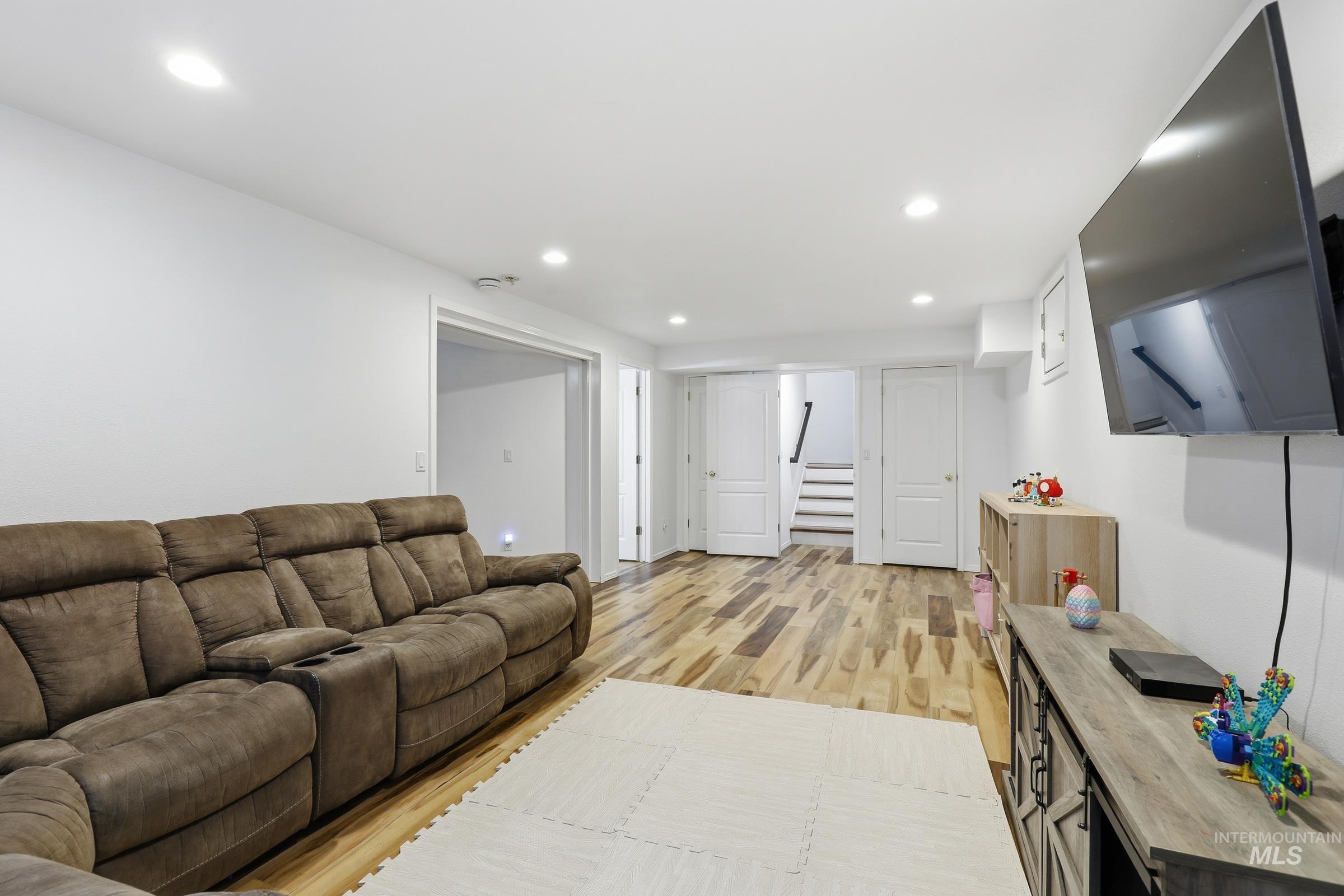 6185 N Serenity Lane