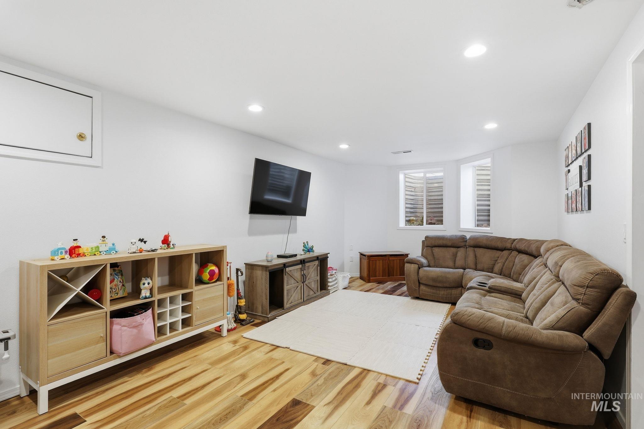6185 N Serenity Lane