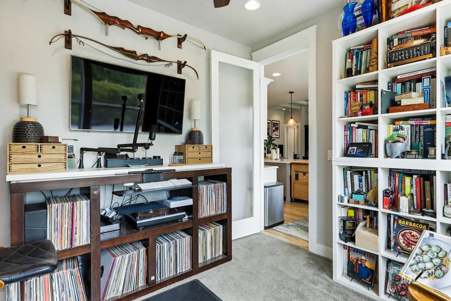 6239 W Frisby