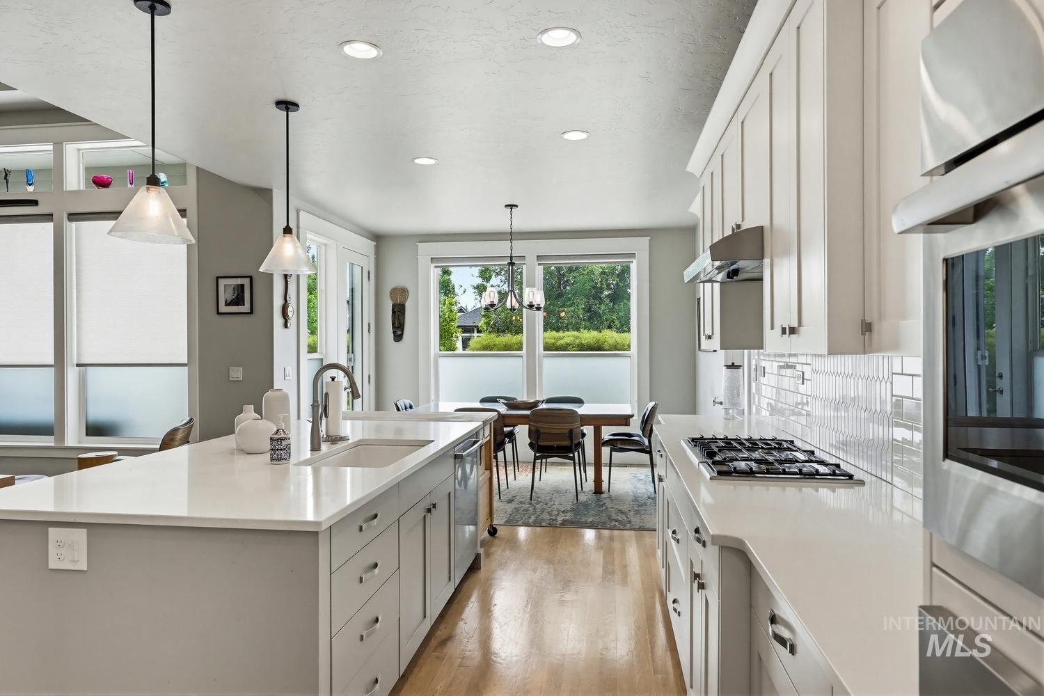 6239 W Frisby