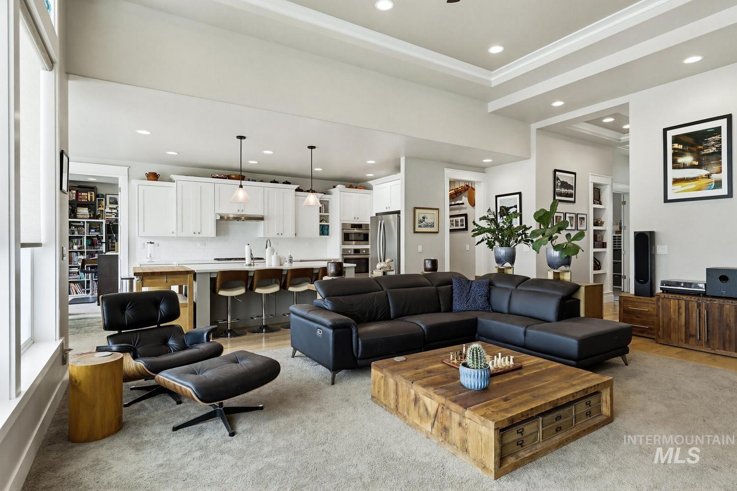 6239 W Frisby