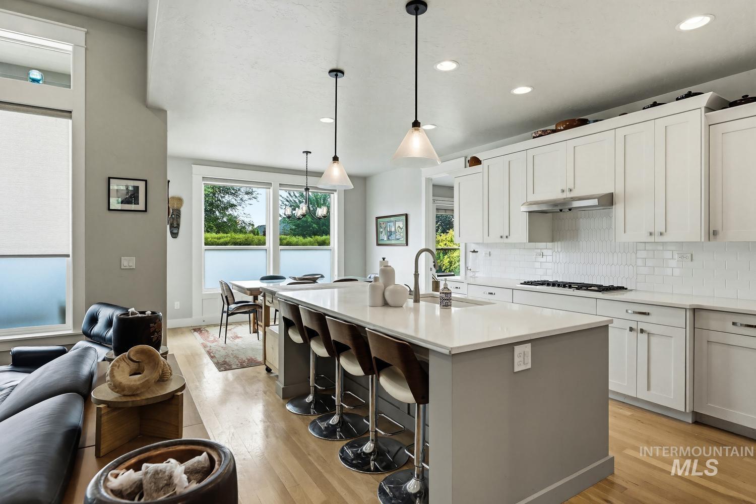 6239 W Frisby