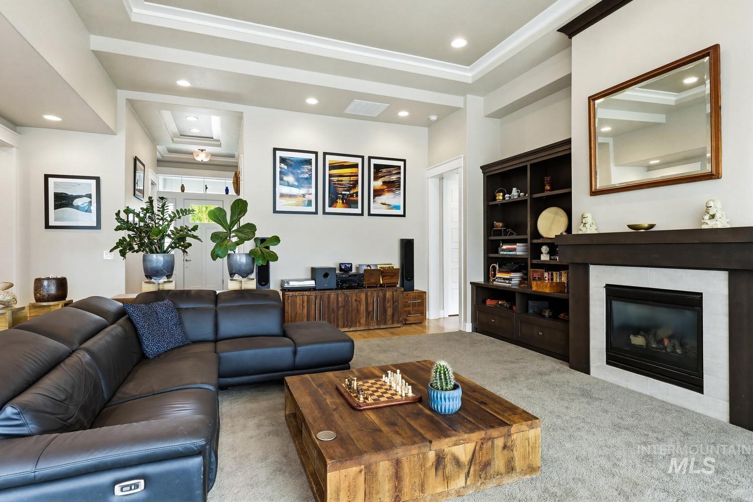 6239 W Frisby