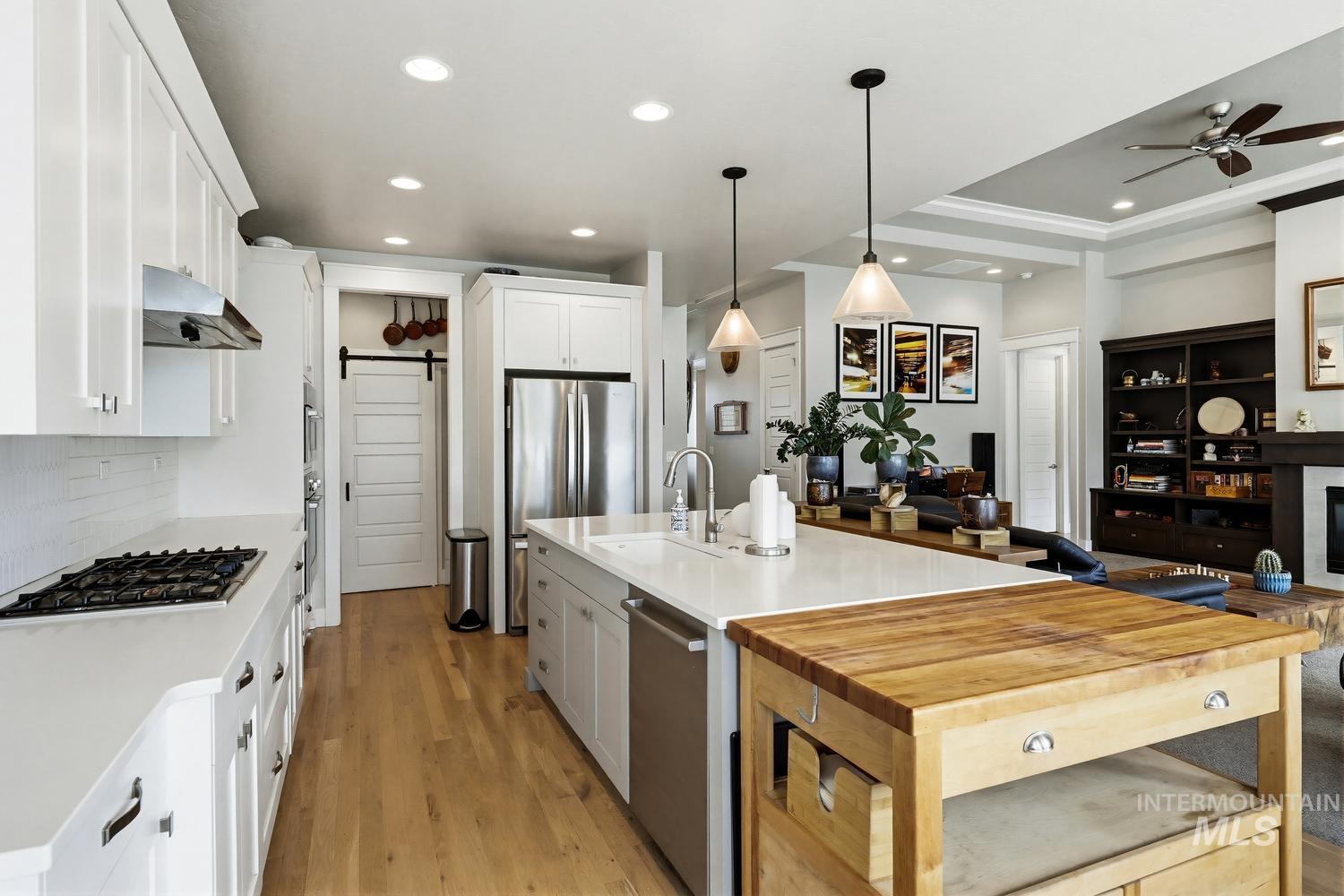 6239 W Frisby