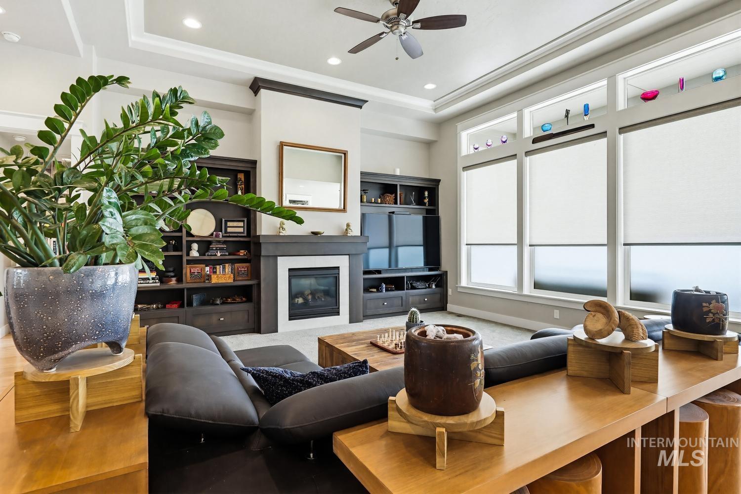 6239 W Frisby