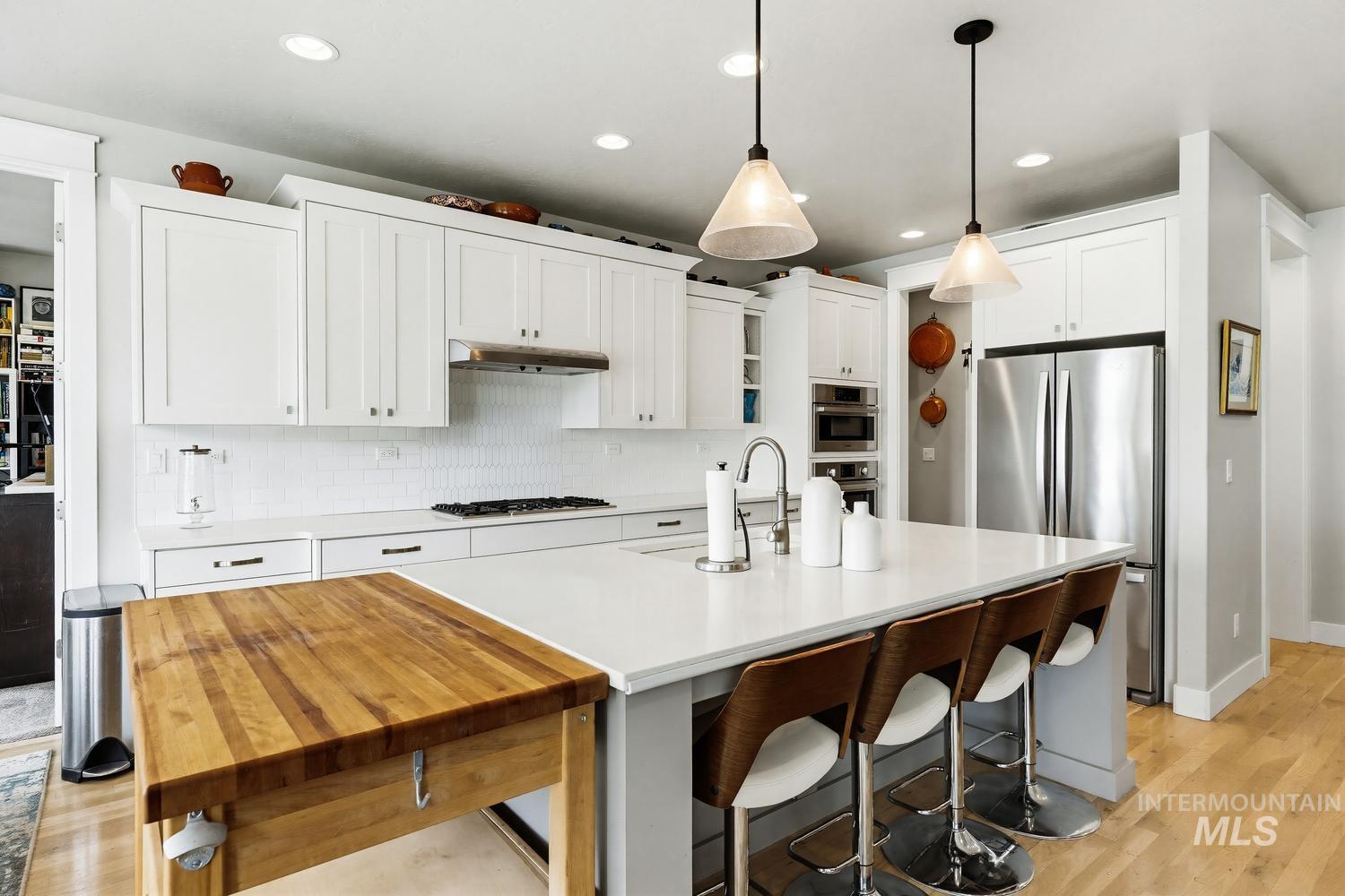 6239 W Frisby