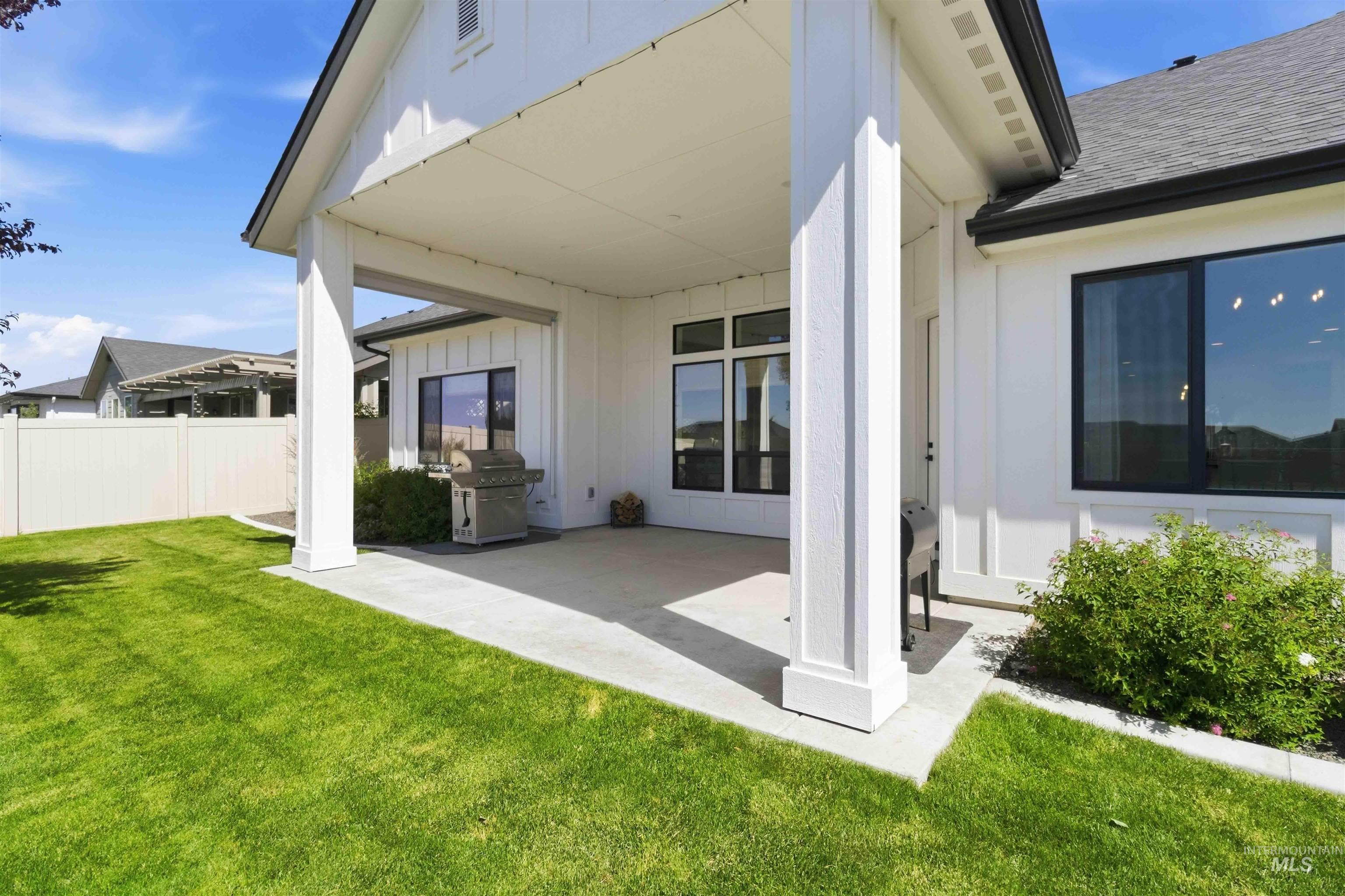 11285 W Threadgrass St