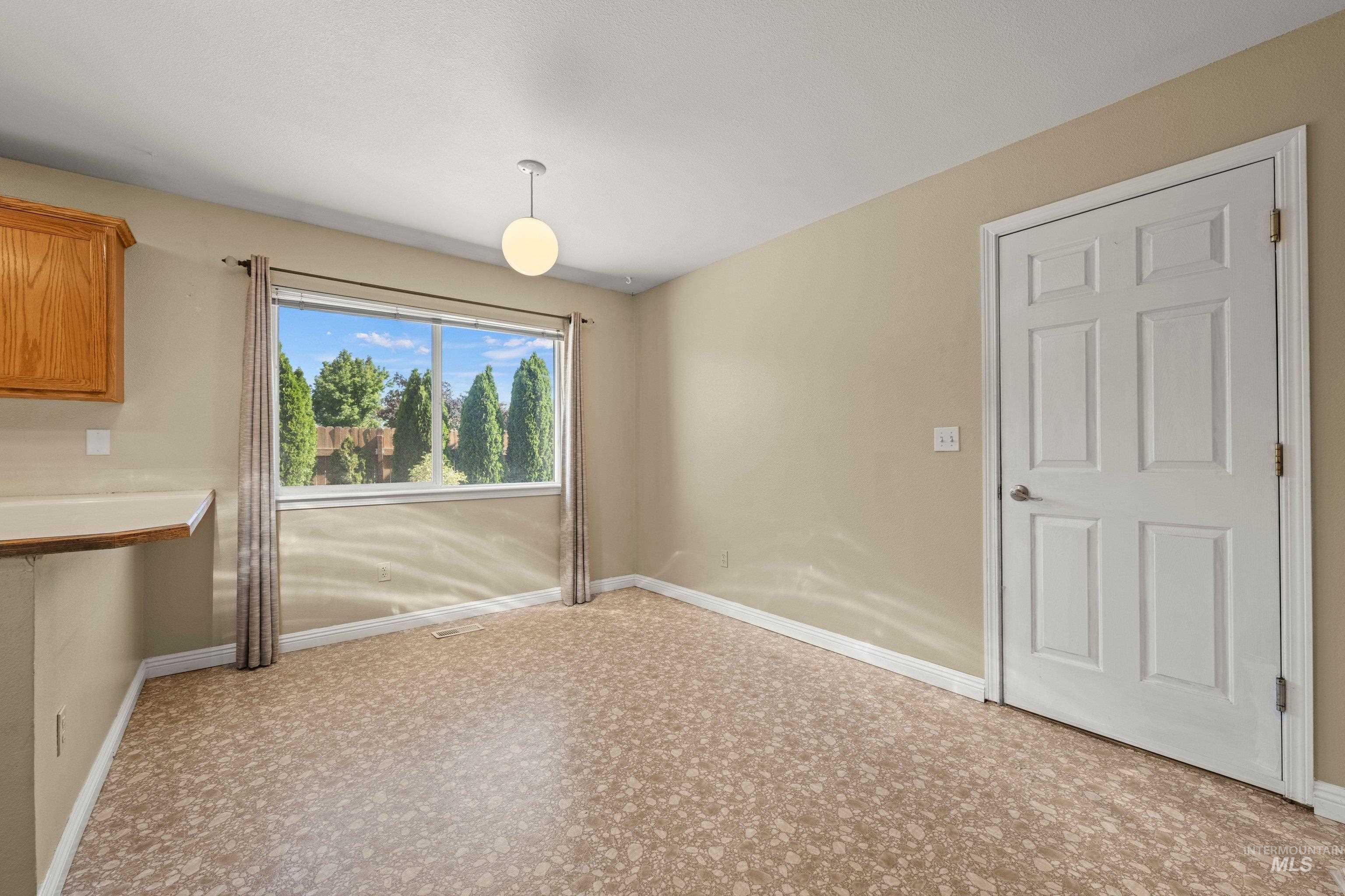 156 E Eastbrook Ct