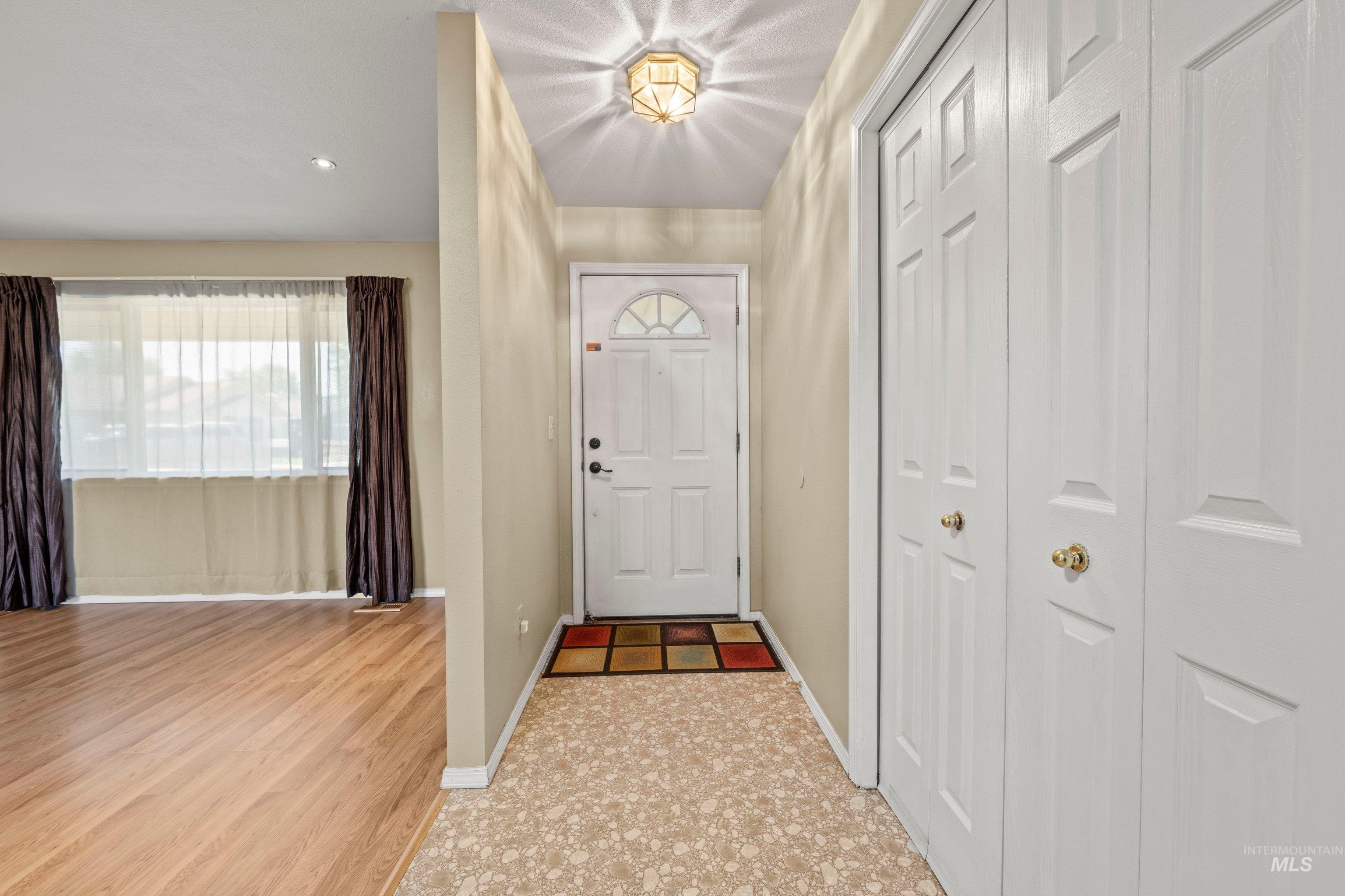156 E Eastbrook Ct