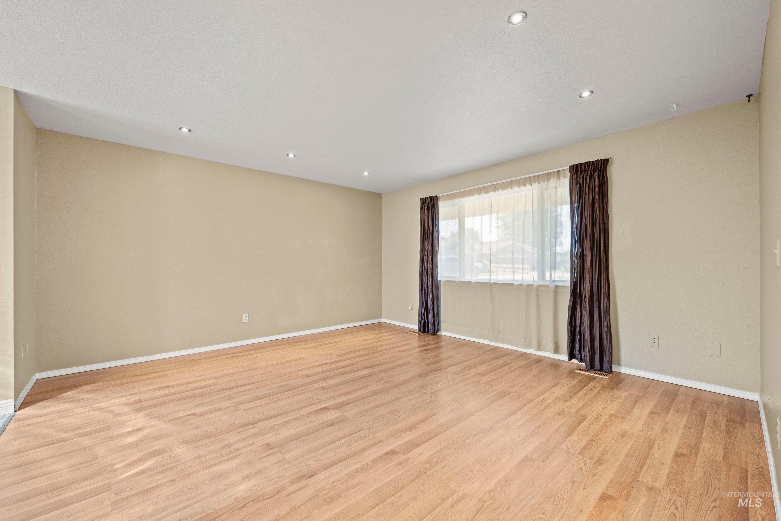 156 E Eastbrook Ct