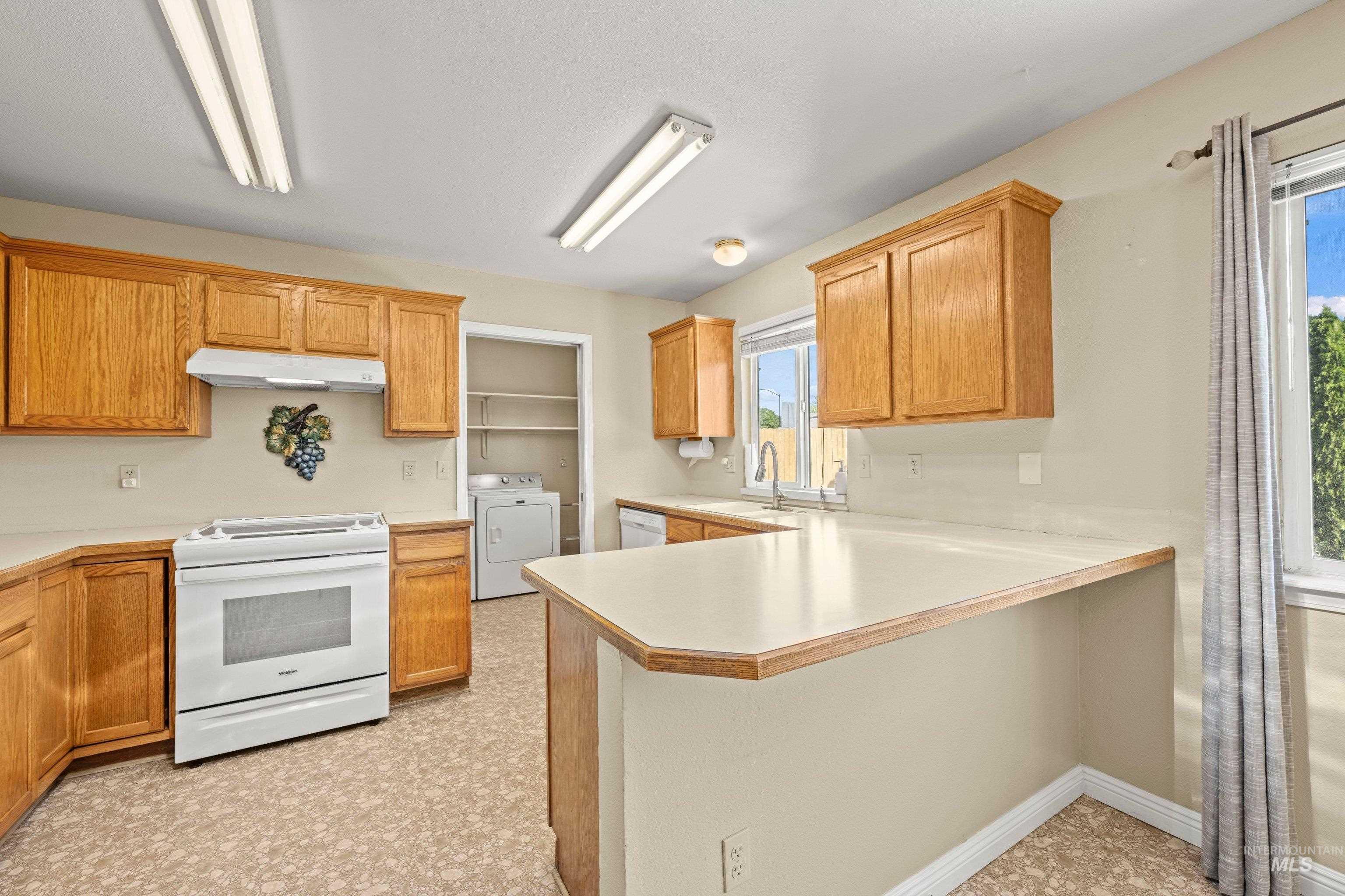156 E Eastbrook Ct