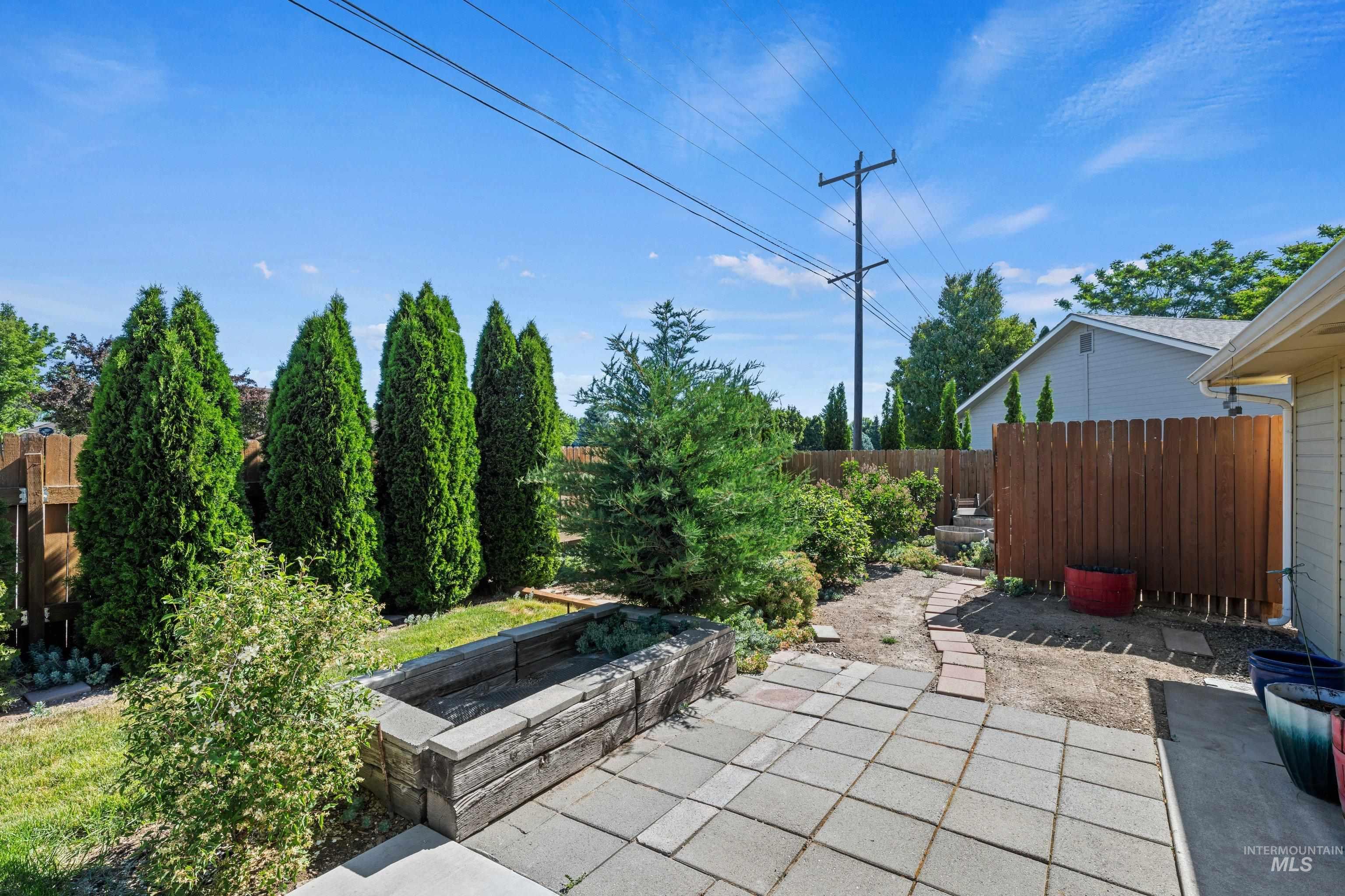 156 E Eastbrook Ct