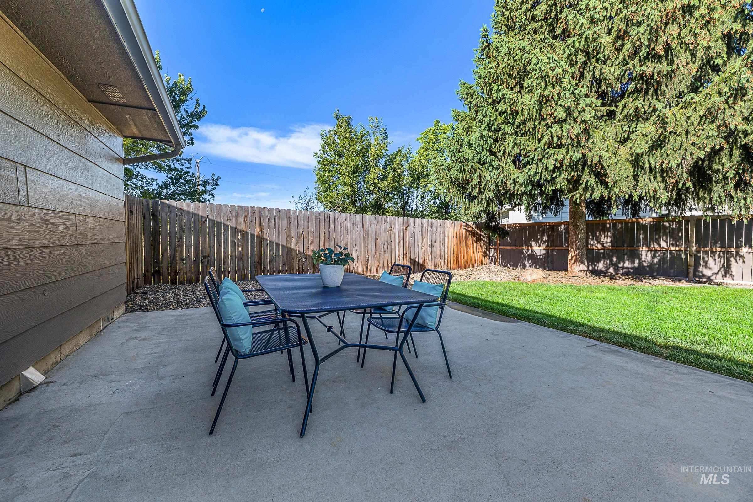 371 S Harlan Pl