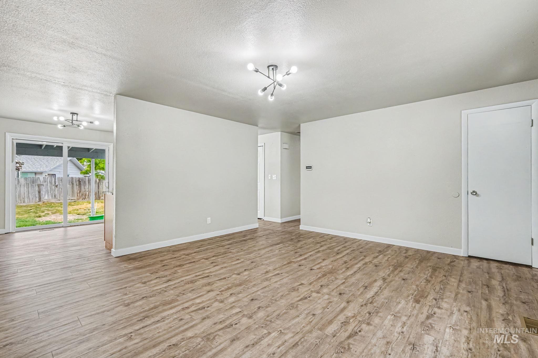 8 S Canyon Dr