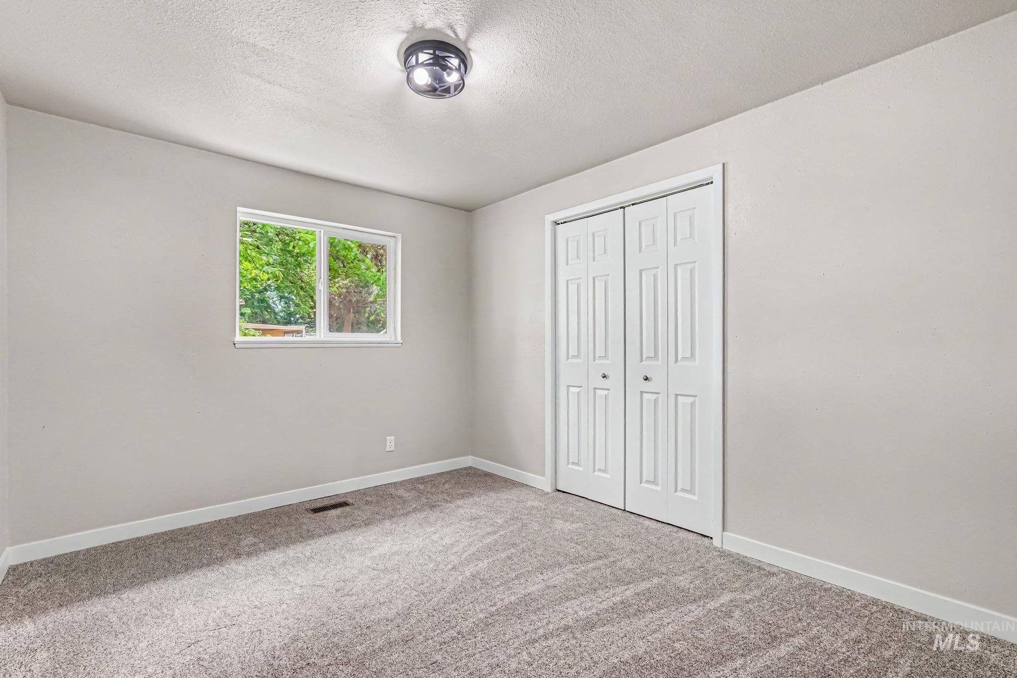 8 S Canyon Dr