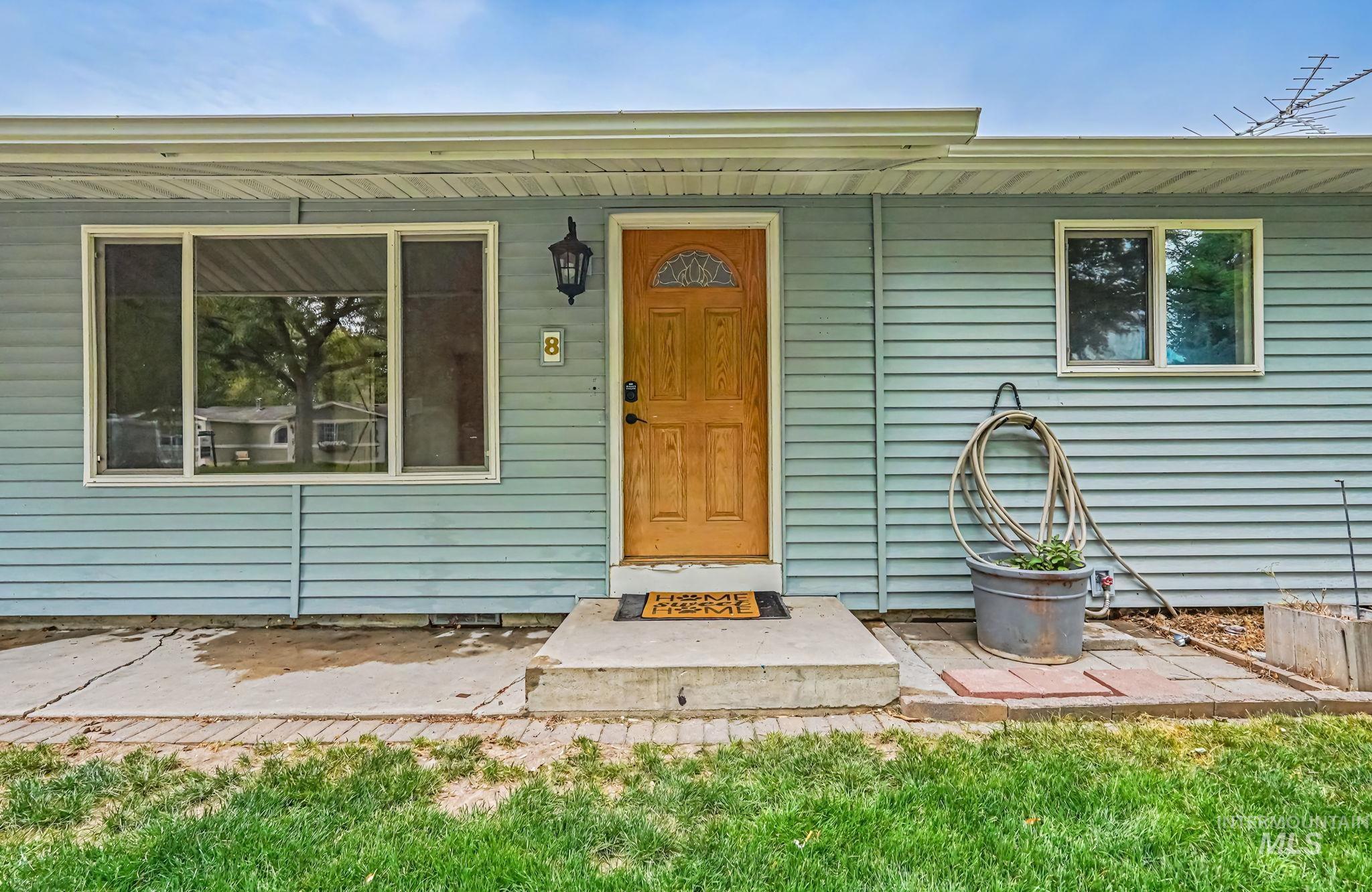 8 S Canyon Dr
