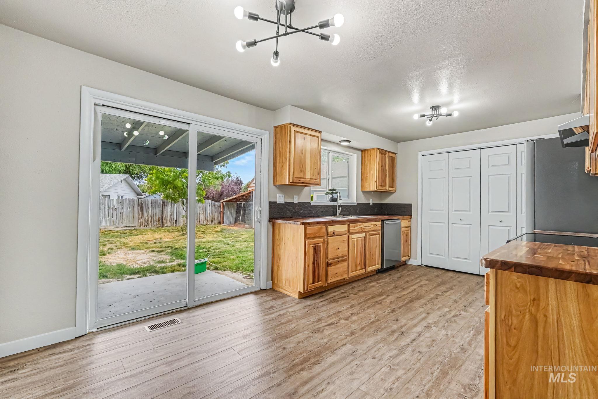 8 S Canyon Dr
