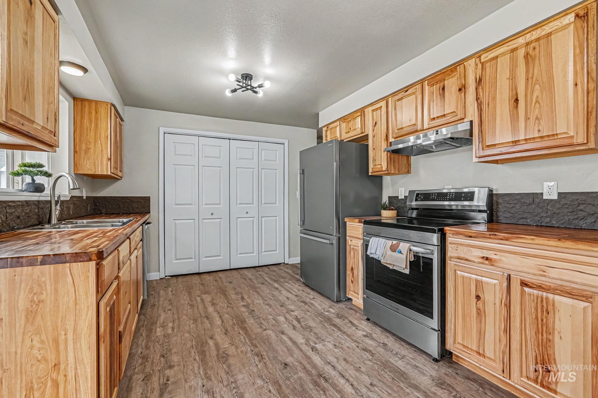 8 S Canyon Dr