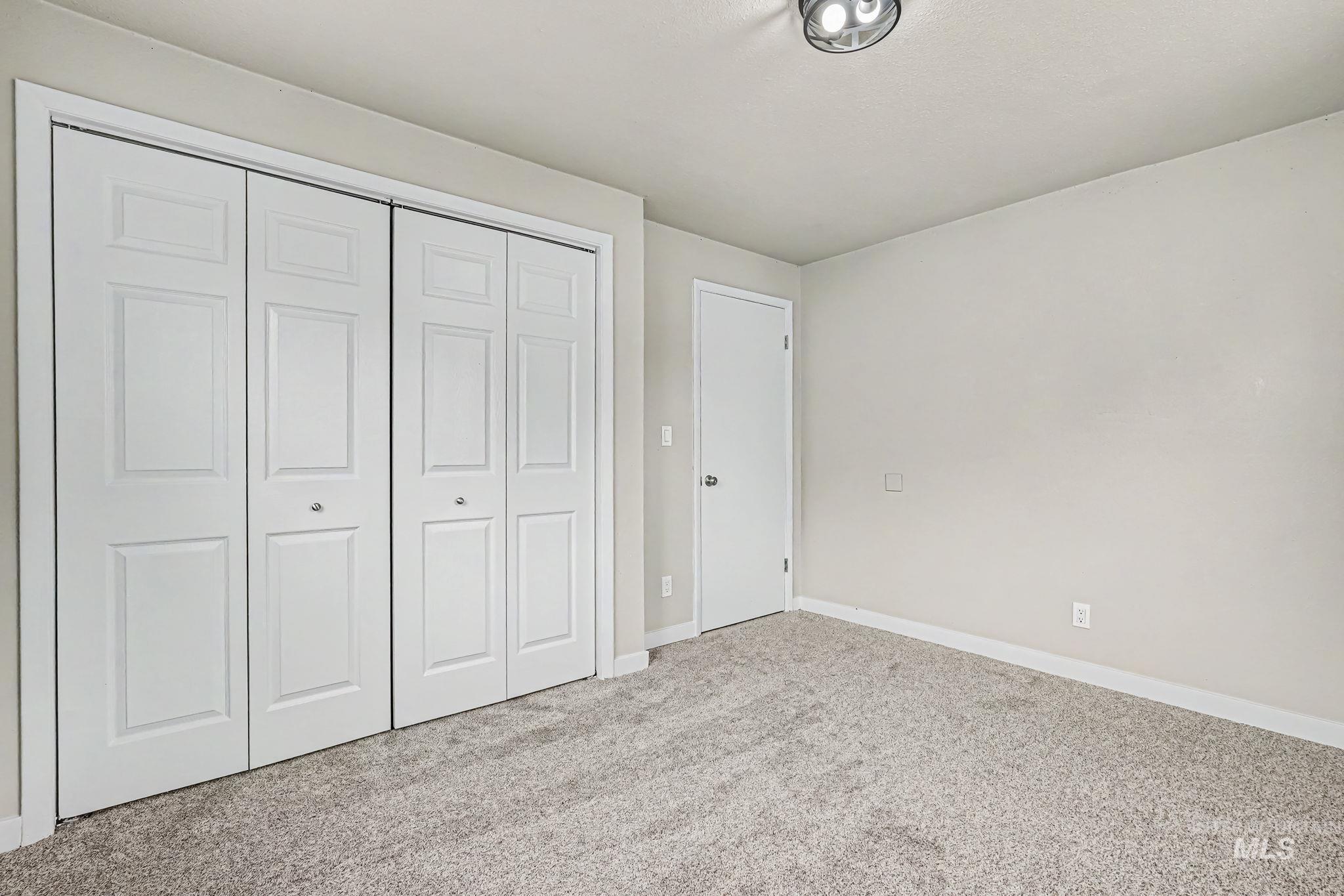 8 S Canyon Dr