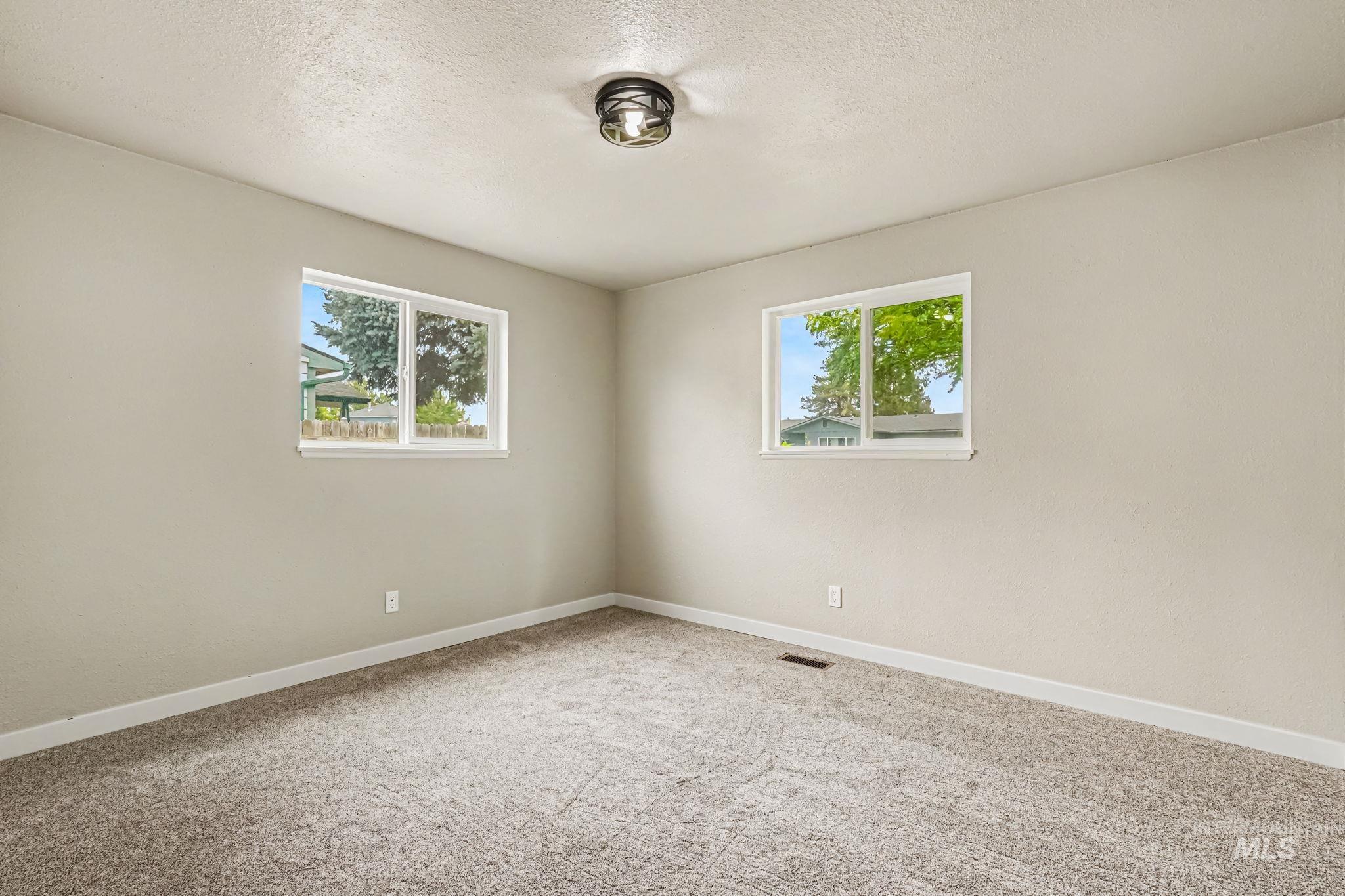 8 S Canyon Dr