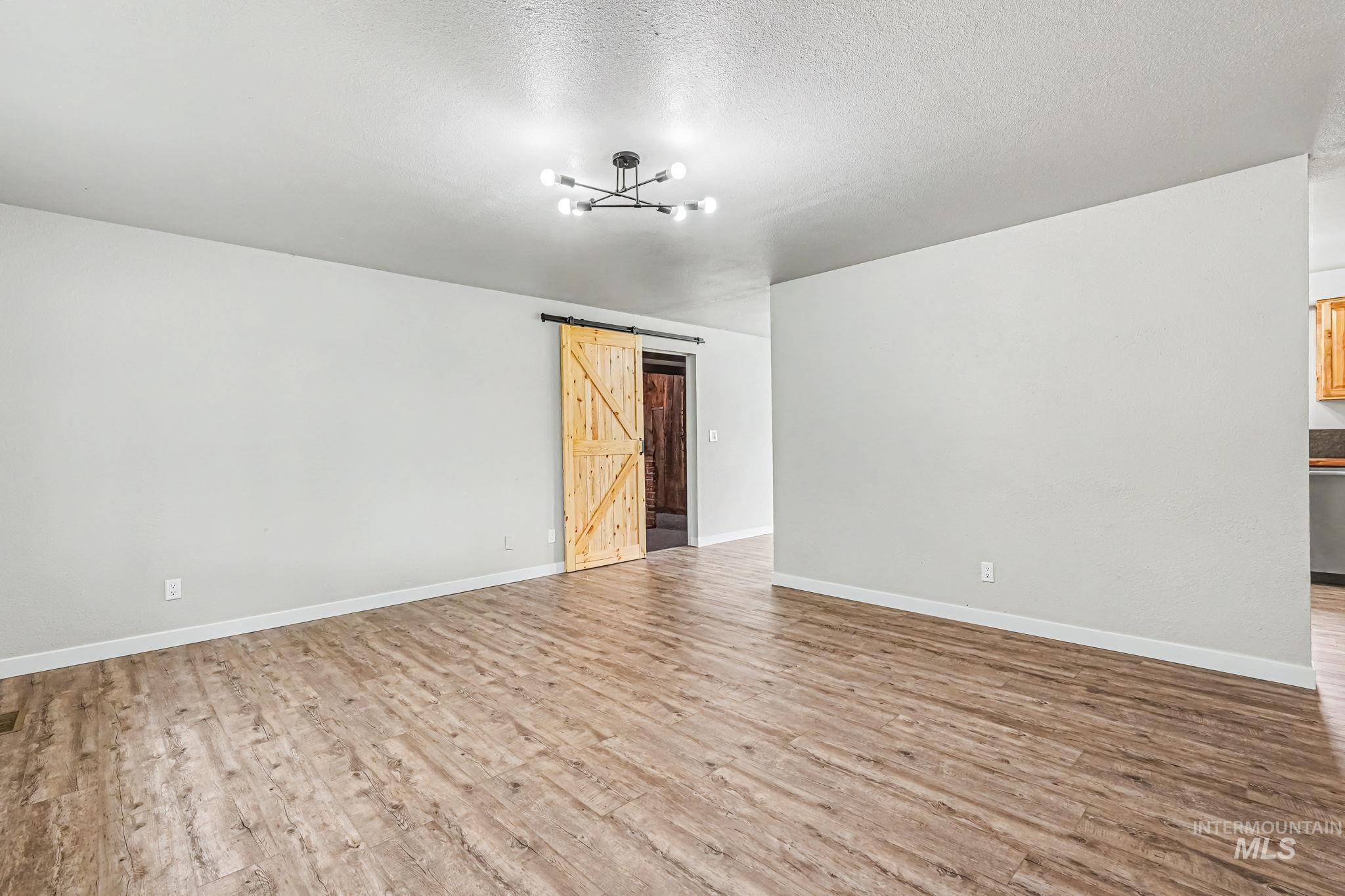 8 S Canyon Dr