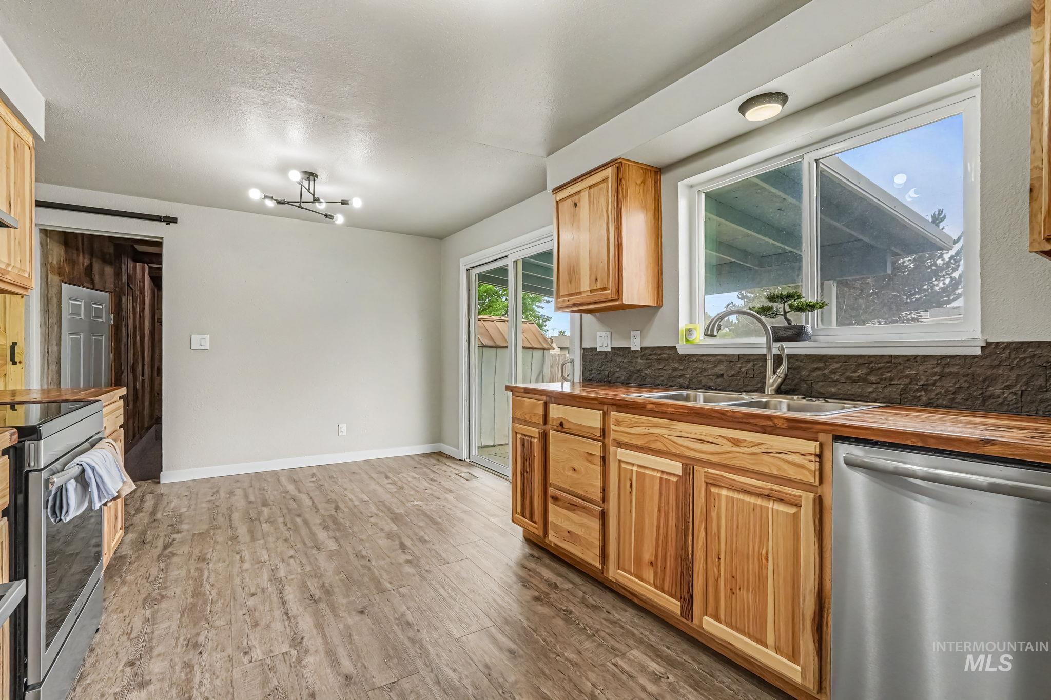 8 S Canyon Dr
