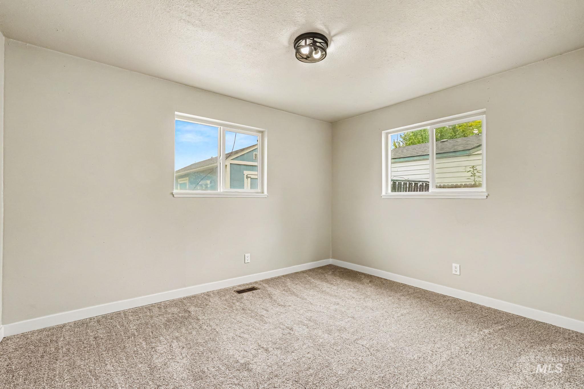 8 S Canyon Dr
