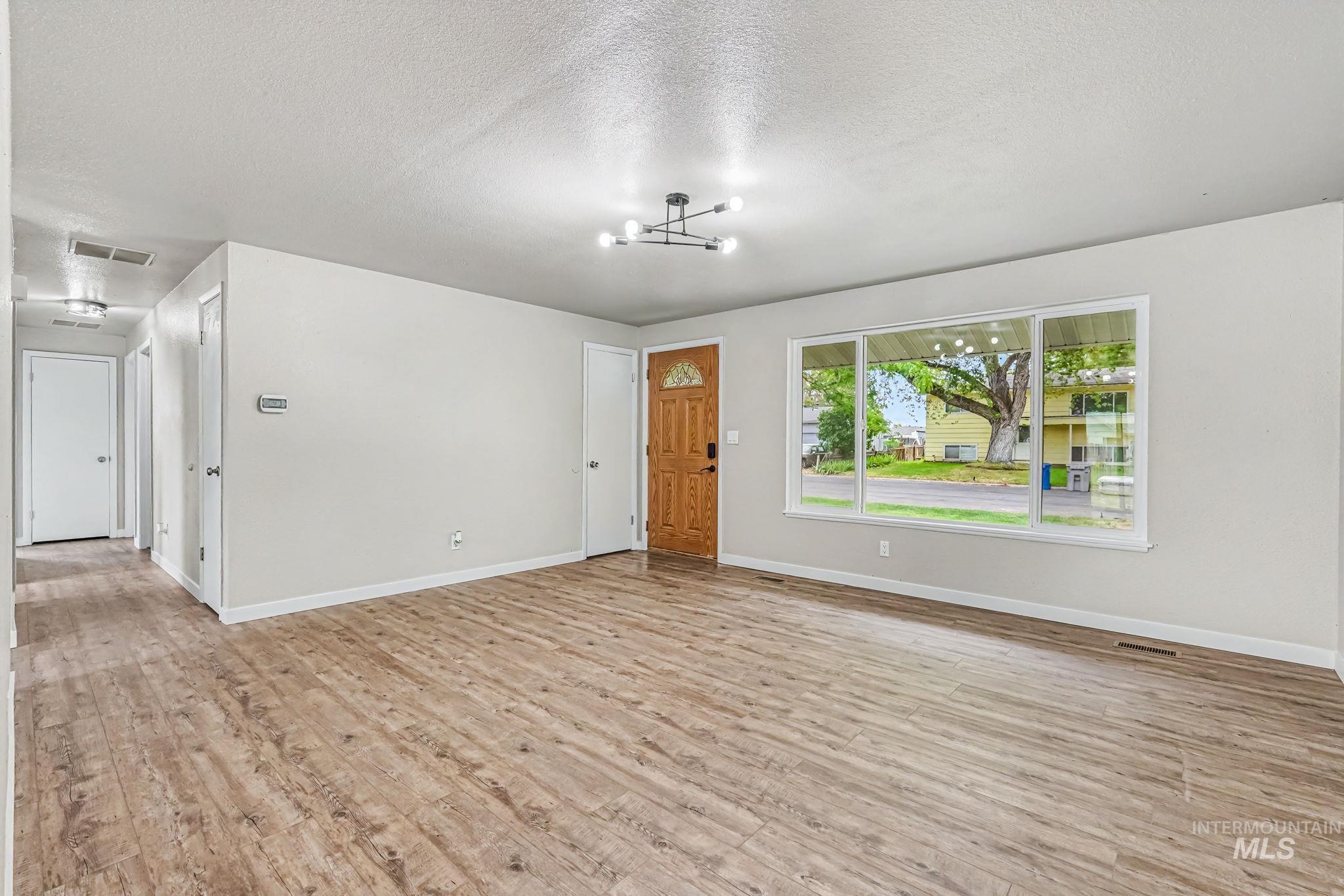 8 S Canyon Dr